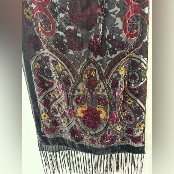 Source Unknown Accessories - Vintage Scarf/Shawl/Wrap w/ Fringe, like new!